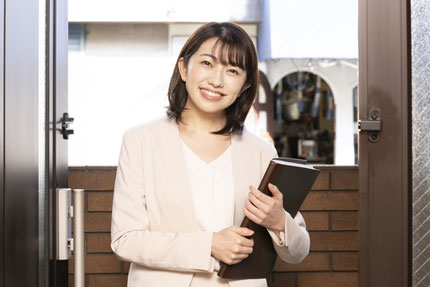 査定のため訪問してきた鑑定士